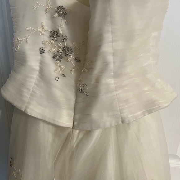Wedding gown or  Prom/ ball gown cream tulle with beaded flower  embellishments - Picture 4 of 7